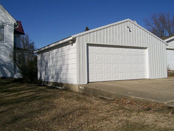 Detached 2 Car Garage
