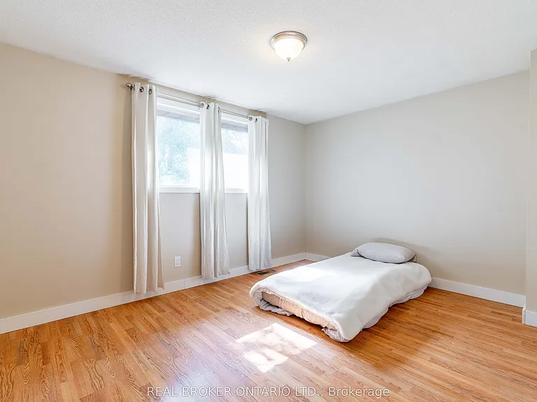232 Cedarwoods Cres — Photo 14