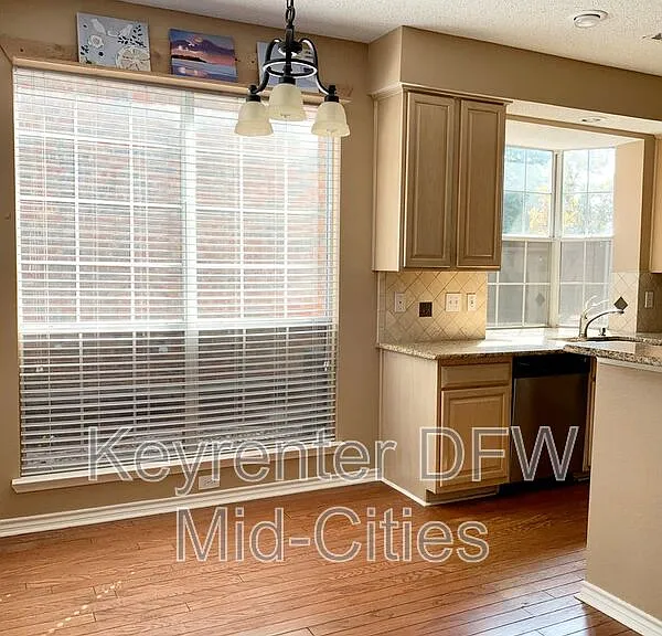 8702 Saddlehorn Dr — Photo 10