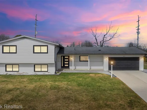 5316 Centerbrook Dr, West Bloomfield, MI 48322