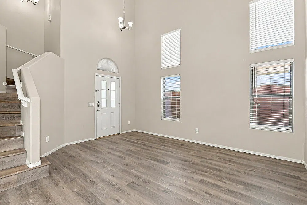 4 bed, 2.5 bath, 1988 sqft, $2,390 — Photo 4