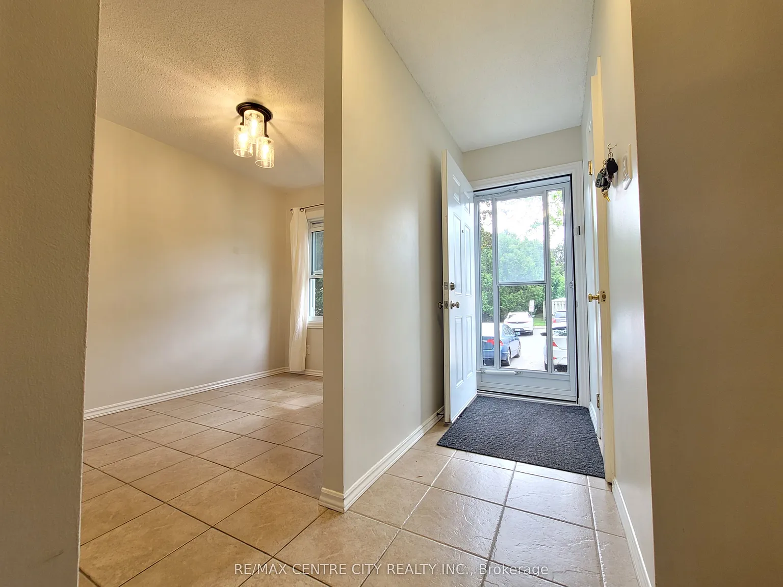 3 bed, $2,150 — Photo 2