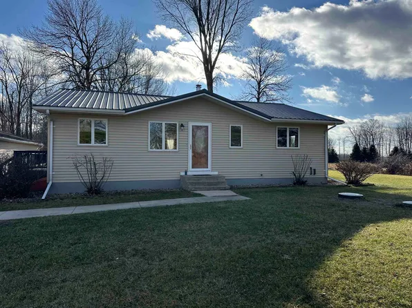 W5681 Lindsten Rd, Shiocton, WI 54170