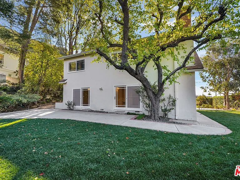 1758 Clear View Dr — Photo 31