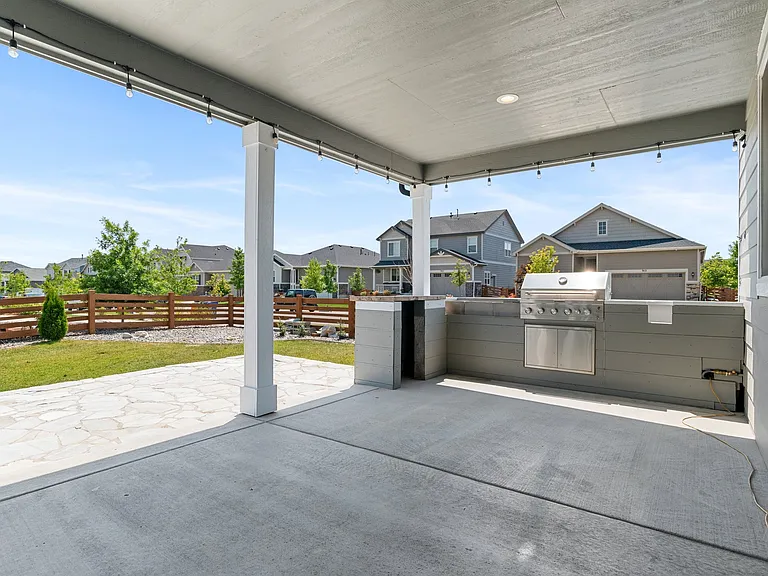 490 W Ridge Cir — Photo 43