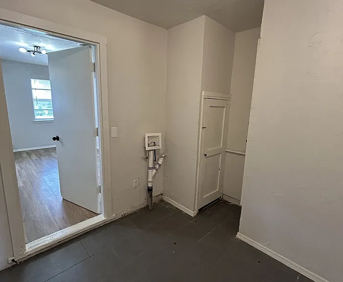 109 NE 3rd St — Photo 9
