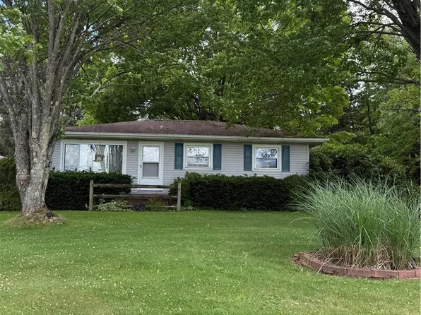 10993 Claridon Troy Rd, Chardon, OH 44024
