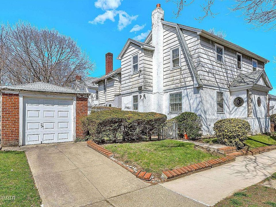 2nd image of 2624 Avenue House