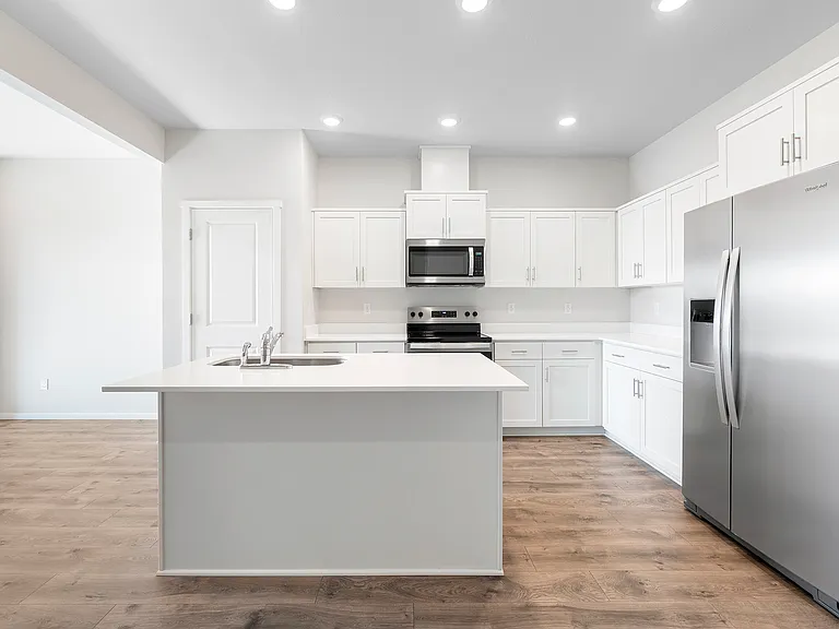 3435 SW Thomas Ave — Photo 2