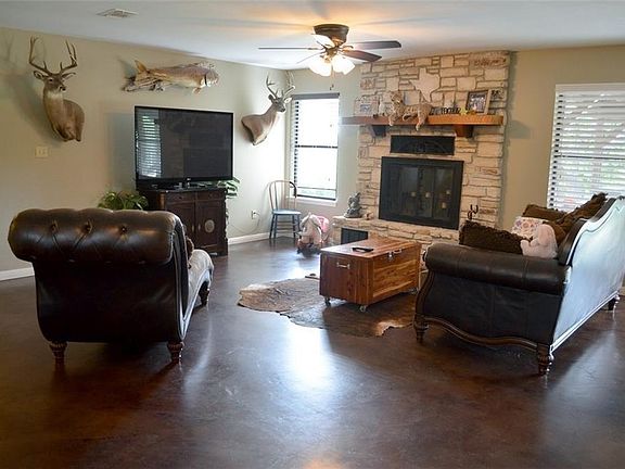 4th image of 696 Hill Country Trl