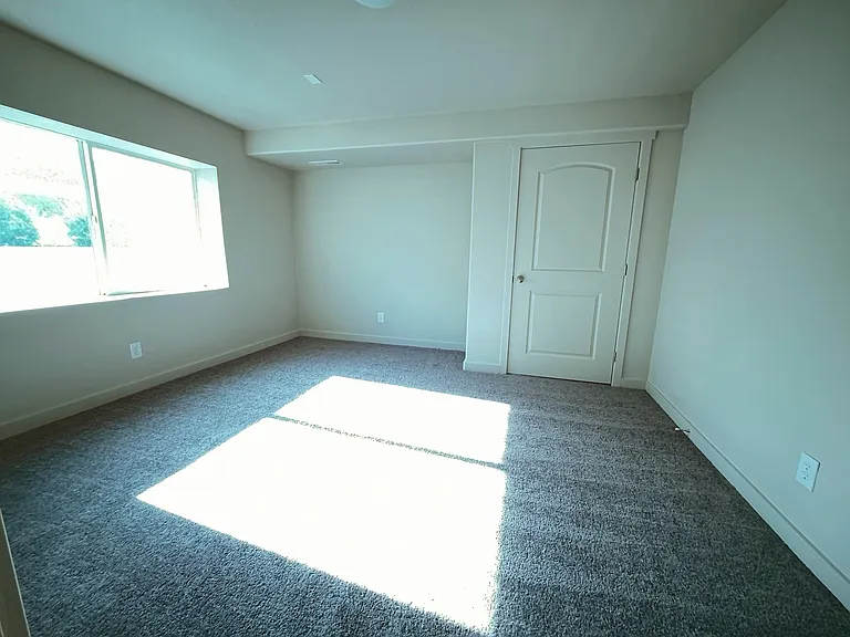 407 N 360 W — Photo 15