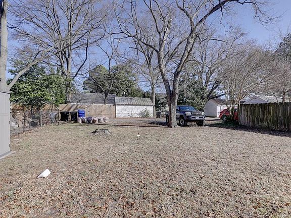 4th image of 609 Shenandoah St #B