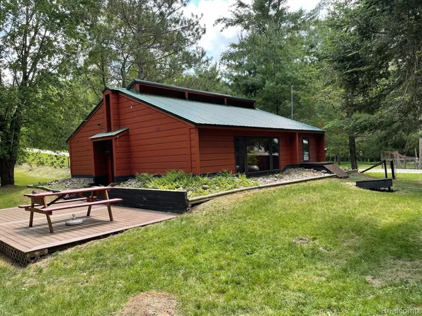5211 Butman Rd, Gladwin, MI 48624