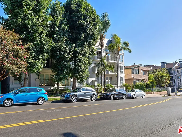 11690 Montana Ave #103 — Photo 22