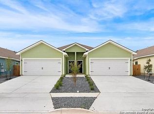 627 Grayson Ln, Seguin, TX 78155