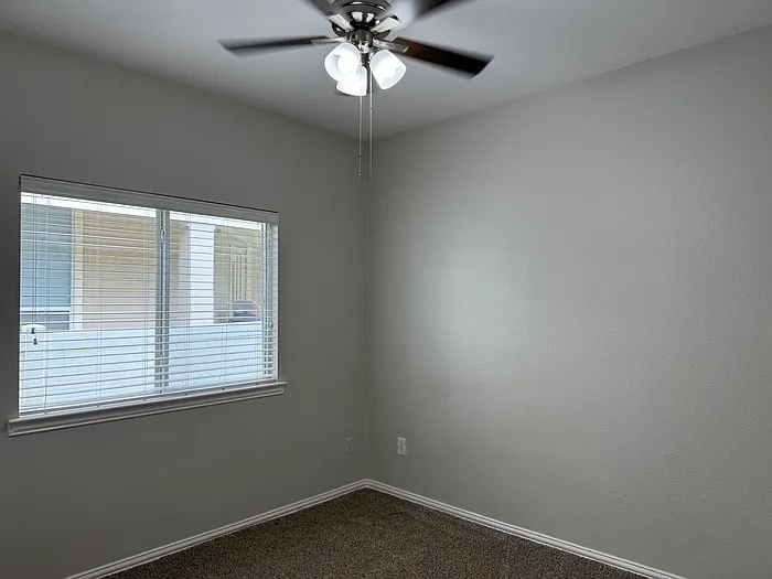 413 Hilltop Dr — Photo 12