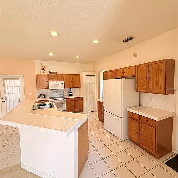 3010 Victoria Dr — Photo 15
