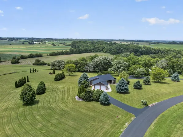N7795 Panorama Rd, Belleville, WI 53508