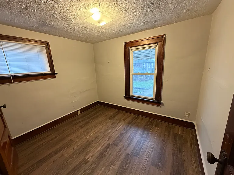 1757 Marks Ave — Photo 3