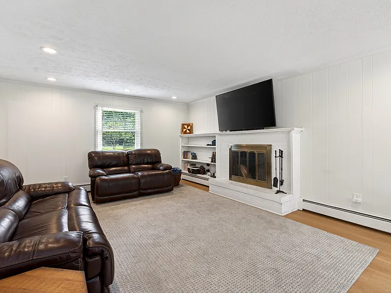 101 Davis Rd — Photo 10