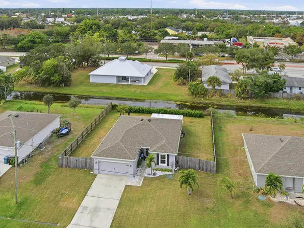 2220 SE Lucaya Street, Port St Lucie, FL 34952