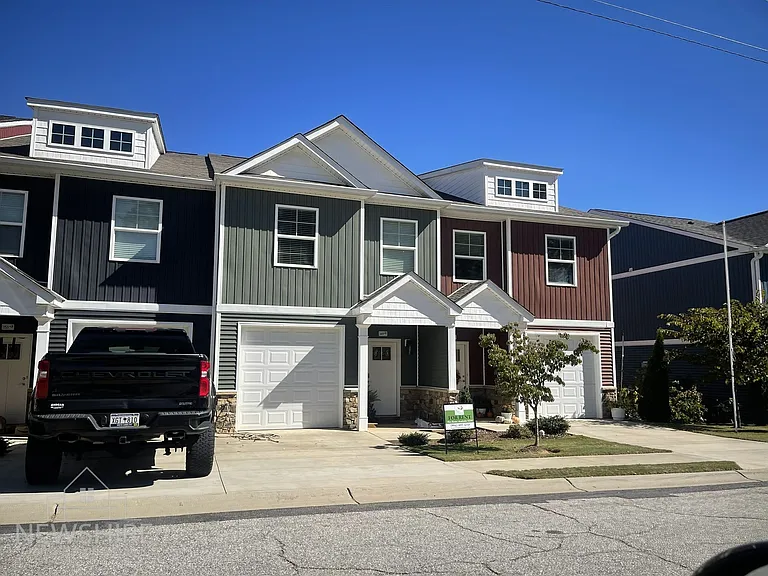 Townes at Converse Luxury Townhomes — Photo 46
