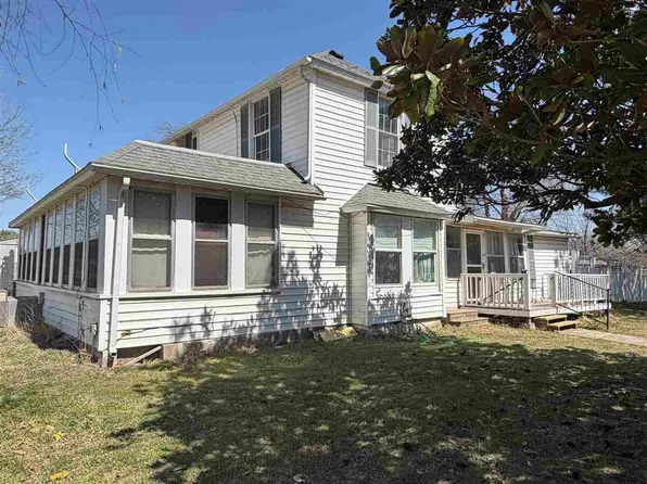 402 E 7th St, Newkirk, OK 74647