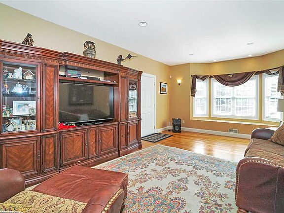 4th image of 23 Nicola Ln
