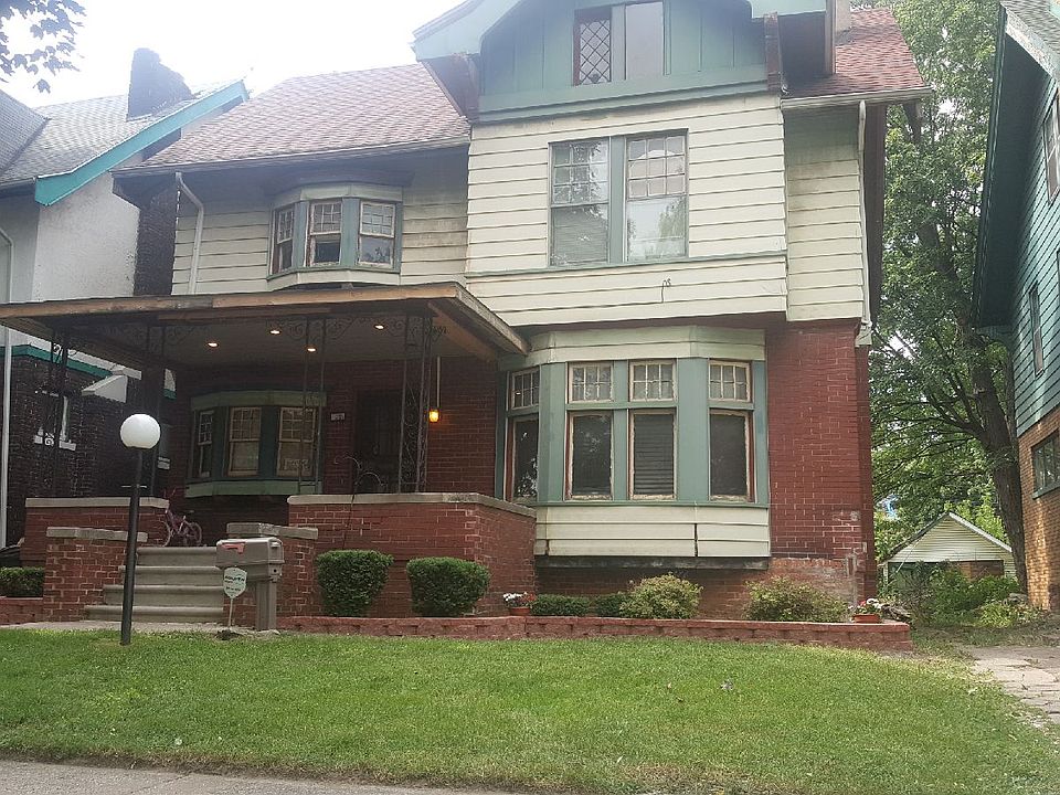 1st image of 105 Massachusetts St