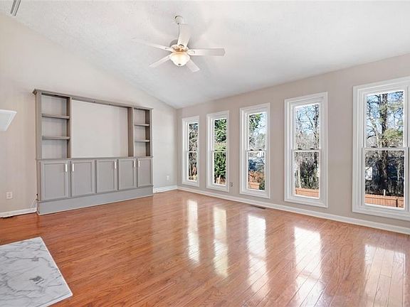 5th image of 1820 Heatherton Rd