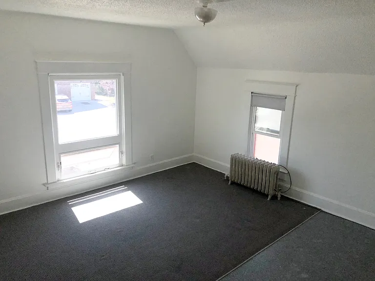 225 W Loucks St #2 — Photo 3