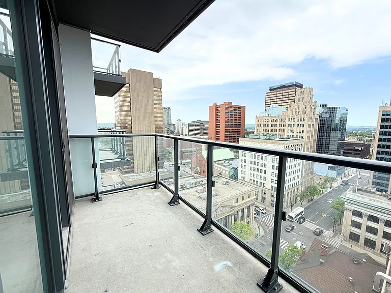 75 James St S #1403 — Photo 11