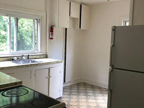 2nd image of 554 S Lincoln St #B