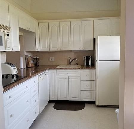 3rd image of 604 NE 2nd St APT 424