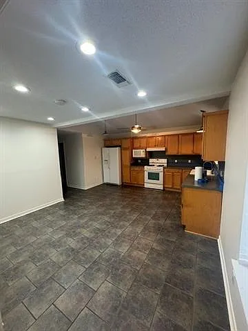2108 Diana St #A — Photo 8