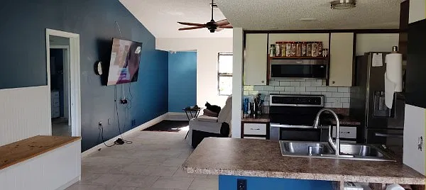 3 bed, 2400 sqft, $3,000 — Photo 1