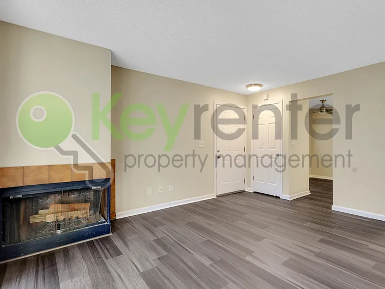 600 Del Verde Cir #7 — Photo 6