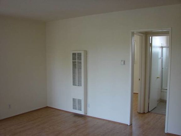 5th image of 1420 Seward St APT 3