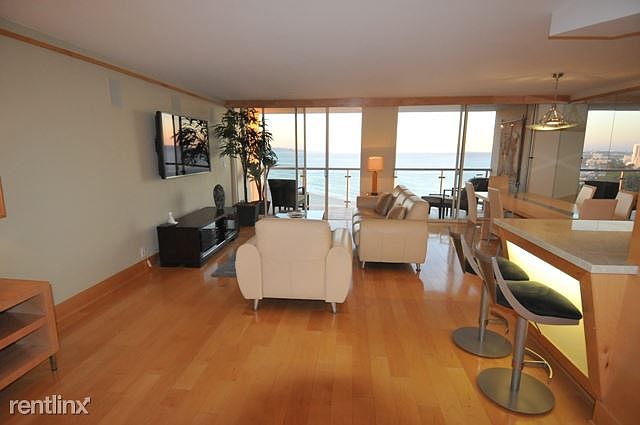 Entrance Living Room 2 1908B WEB