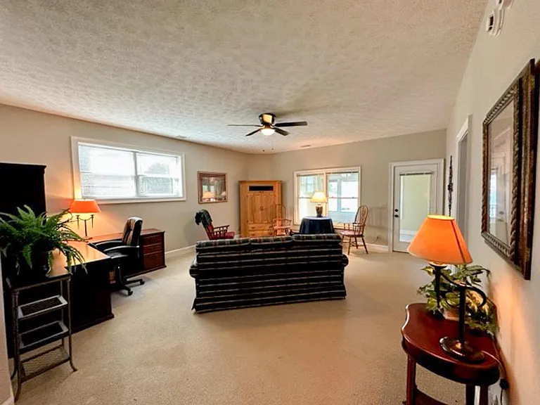 662 Waters Edge Cv — Photo 24