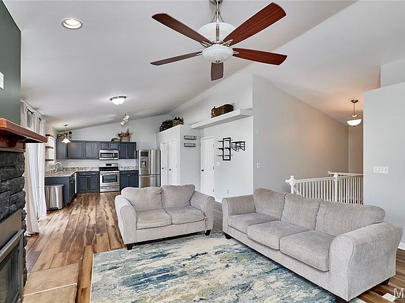 5th image of 209 Gentle Pine Ln