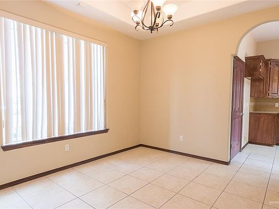 3rd image of 1907 Woods Dr W