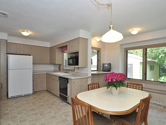 3rd image of 1008 Lemira Ave