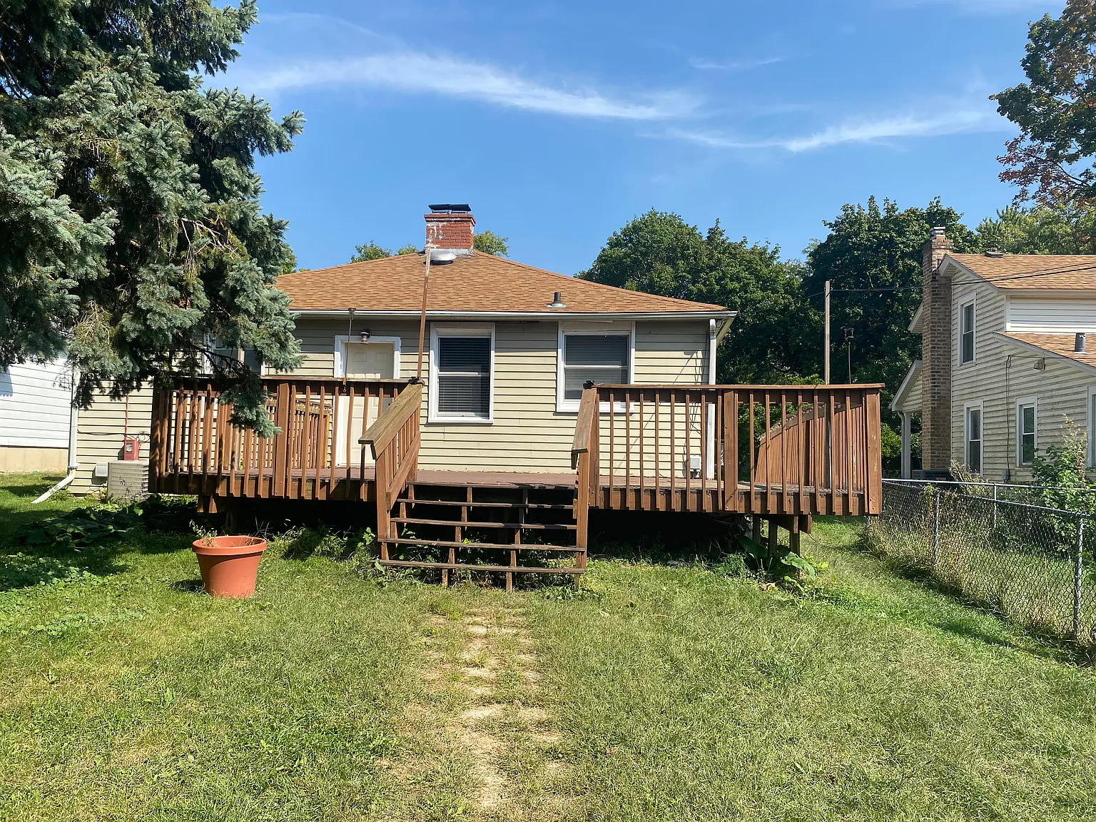 3 bed, 2200 sqft, $3,400 — Photo 2
