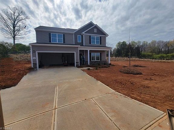 3rd image of 260 Macintosh Dr