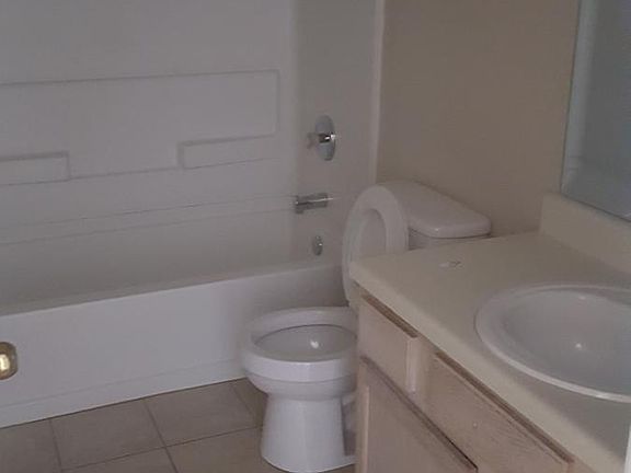 5th image of 422 Autumn Lake Ct