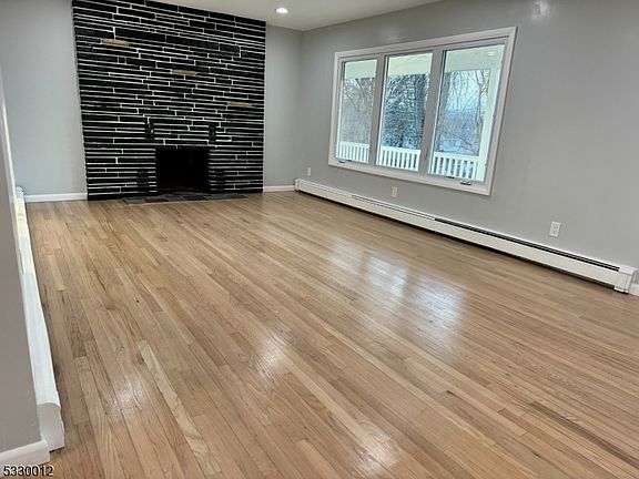 3rd image of 14 Rohn St