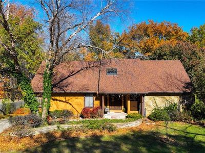 2901 Trenchard Dr, Independence, MO, 64057