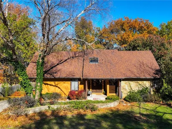 2901 Trenchard Dr, Independence, MO 64057