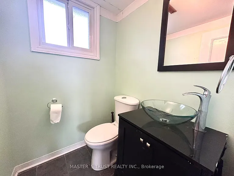 5183 Cherryhill Cres — Photo 29